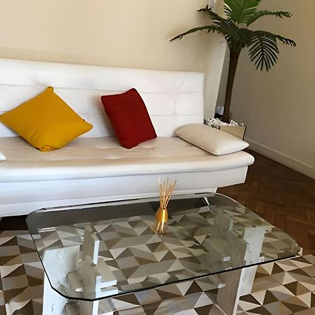 Apartamento Em Copacabana Com Vista Lateral Do Mar Рио де Жанейро Екстериор снимка