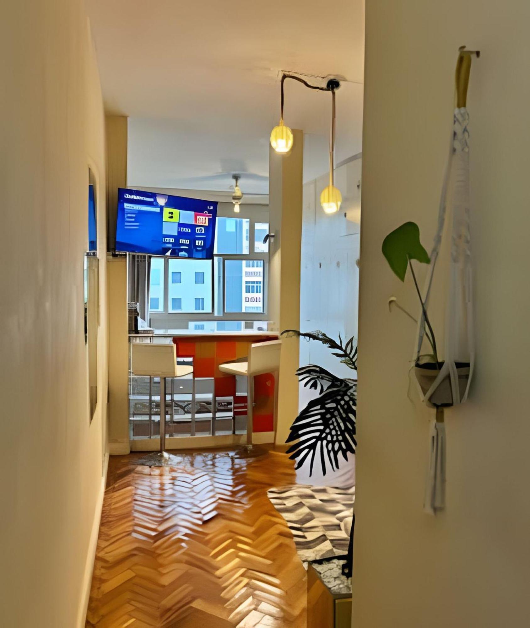 Apartamento Em Copacabana Com Vista Lateral Do Mar Рио де Жанейро Екстериор снимка