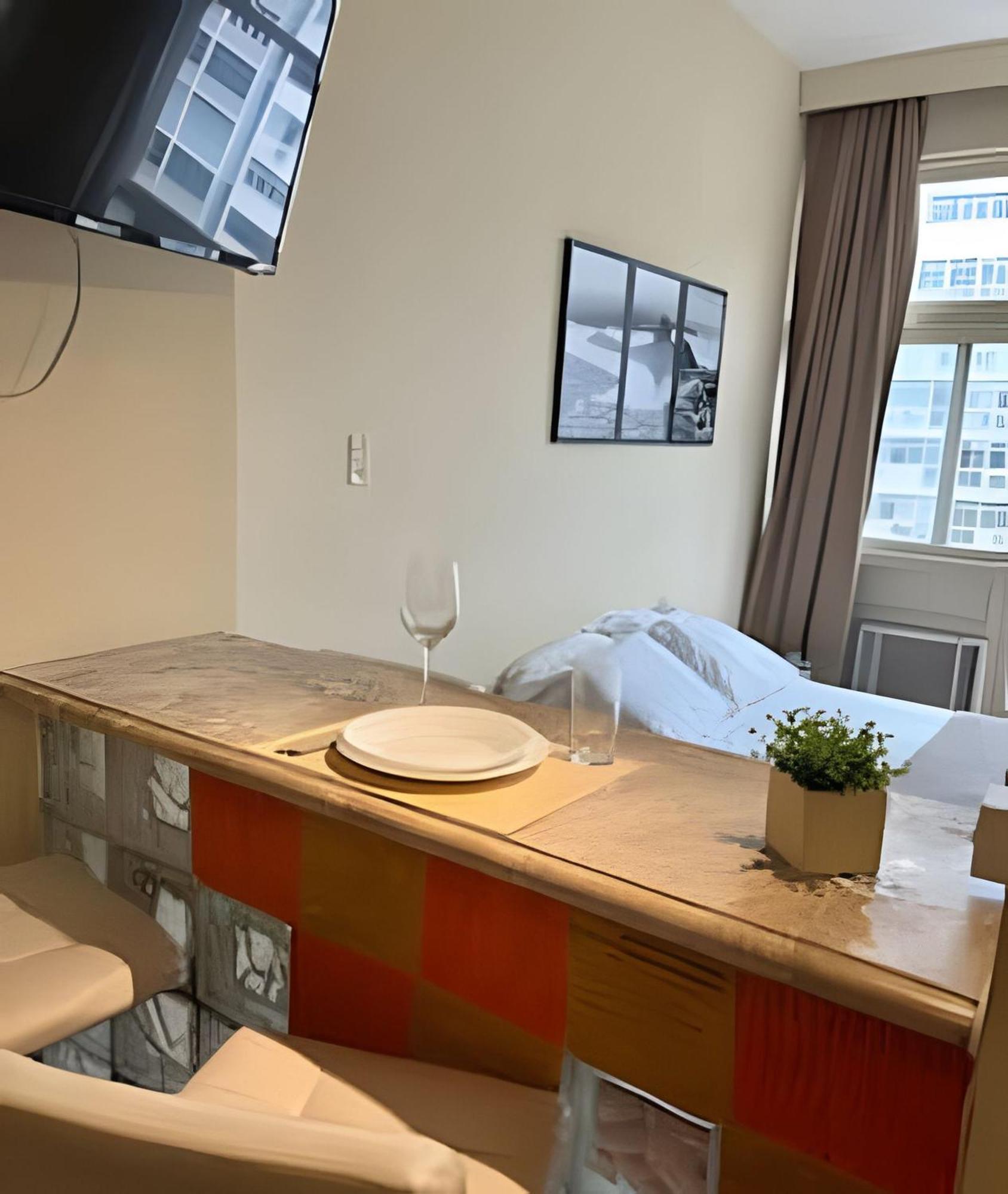 Apartamento Em Copacabana Com Vista Lateral Do Mar Рио де Жанейро Екстериор снимка